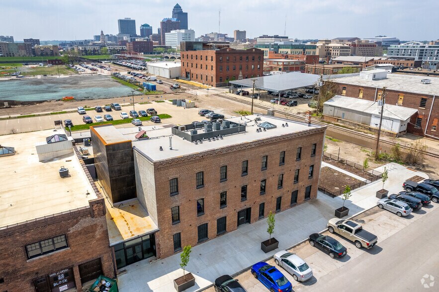 More Photos Of 112 SE 4th St, Des Moines Apartments For Lease