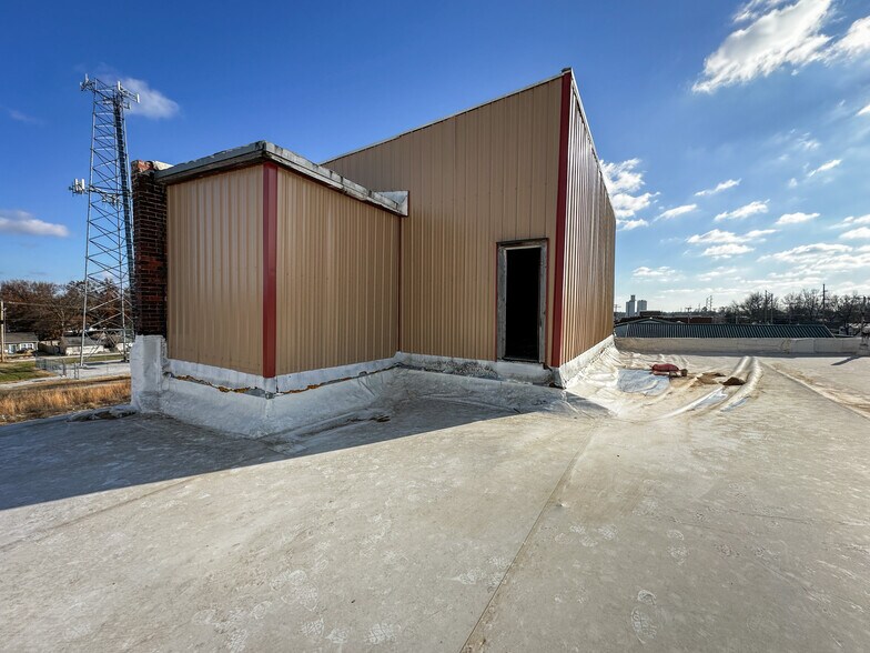 More Photos Of 230 D St NE, Miami Warehouse For Sale