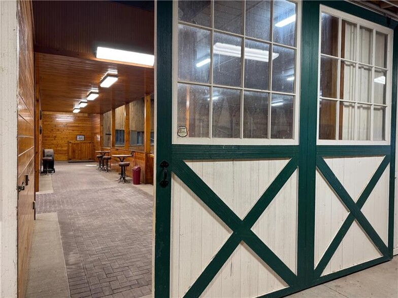 More Photos Of 115 Hilltop Dr, Phoenix Sports And Entertainment For Sale