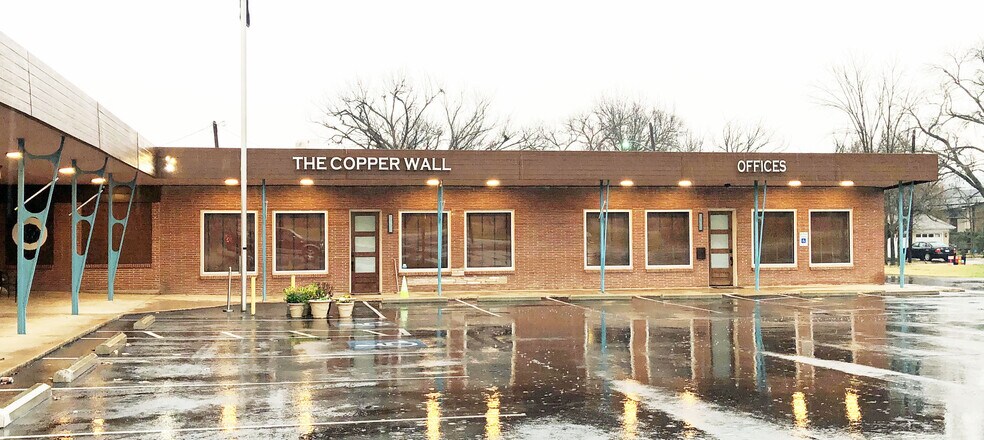 More Photos Of 1109-1137 Burton Hill Rd, Fort Worth Storefront Retail Office For Lease