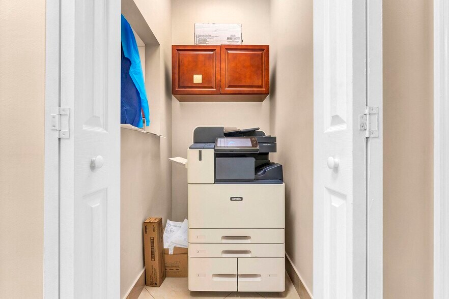 More Photos Of 1757 N University Dr, Pembroke Pines Storefront Retail Office For Lease