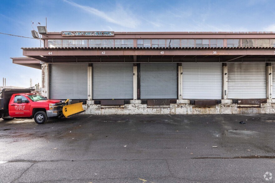 More Photos Of 460 Kingsland Ave, Brooklyn Truck Terminal For Lease