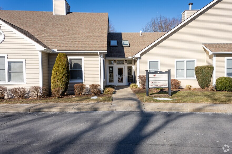 More Photos Of 1130 Ten Rod Rd, North Kingstown Medical For Sale