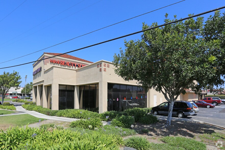 More Photos Of 3846-3882 Mission Ave, Oceanside Unknown For Lease