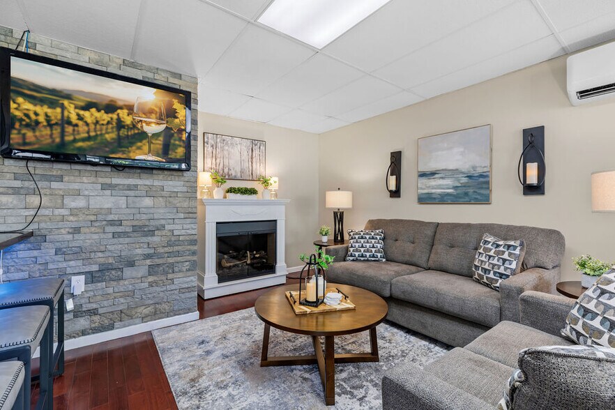 More Photos Of 877 State Fair Blvd, Solvay Storefront For Sale