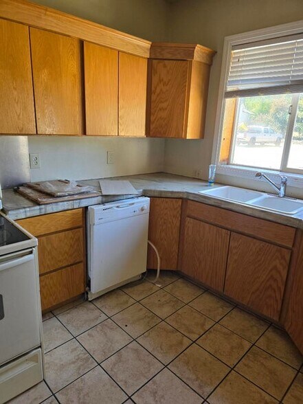 More Photos Of 1397 Eeloa Ave, Rio Dell Manufacturing For Sale