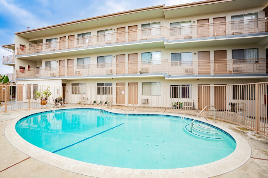 More Photos Of 571 Fairview Ave, Los Angeles Apartments For Sale