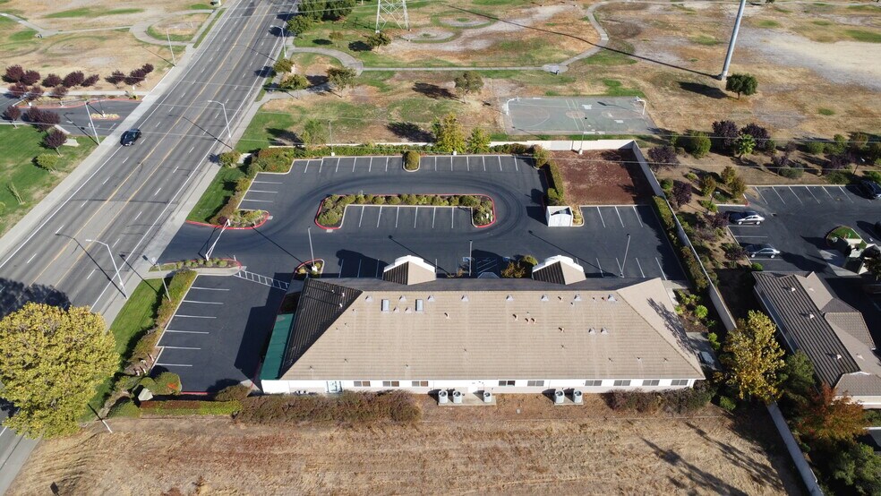 More Photos Of 9296 Vintage Park Dr, Sacramento Office For Sale