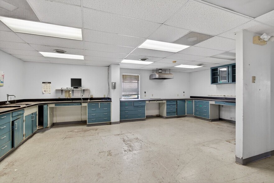 More Photos Of 52 Mid Valley Ln, Verona Warehouse For Sale