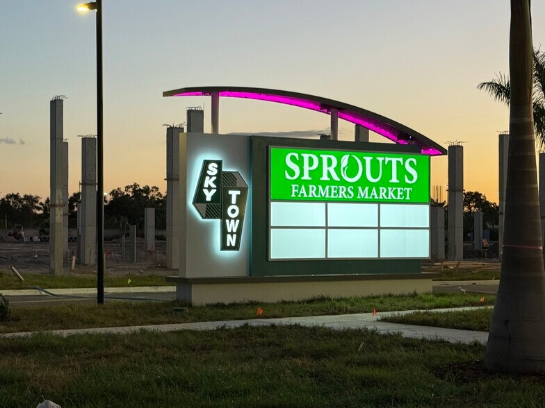 More Photos Of 3201 34th St S, Saint Petersburg Unknown For Lease