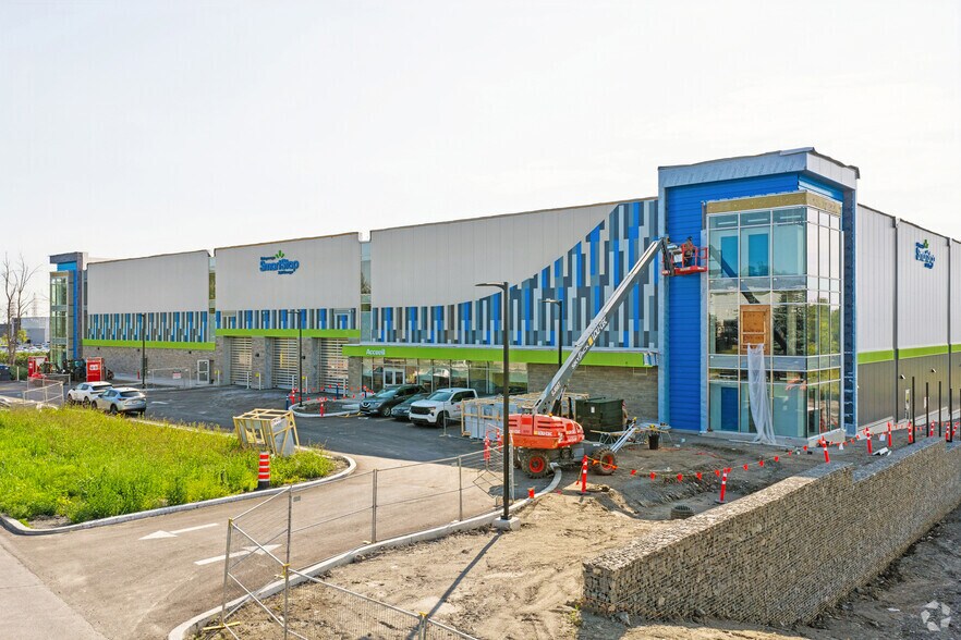 More Photos Of 5205 Boul Robert-Bourassa, Laval Unknown For Lease