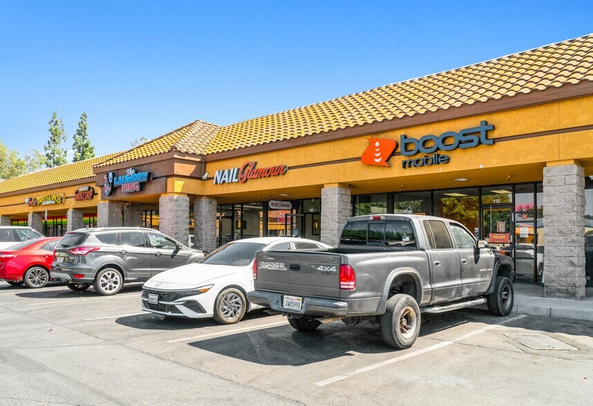 More Photos Of 3209-3241 W Shaw Ave, Fresno Storefront For Lease