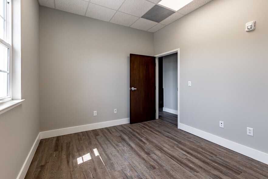 More Photos Of 1500 E Venice Ave, Venice Office For Sale