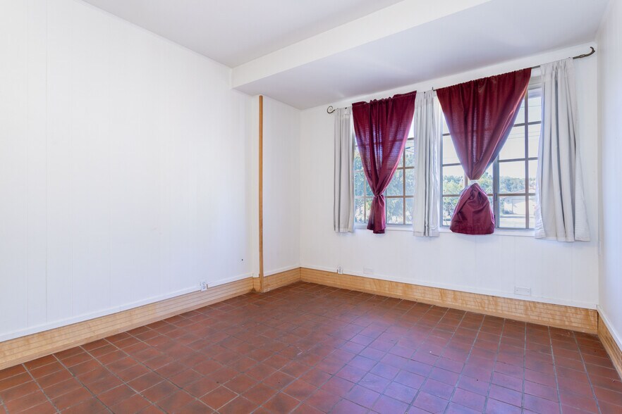 More Photos Of 9826 Columbus Ave, North Hills Multifamily For Sale