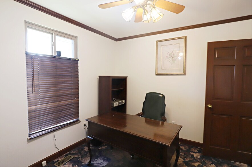 More Photos Of 1134 S Linden Rd, Flint Medical For Sale