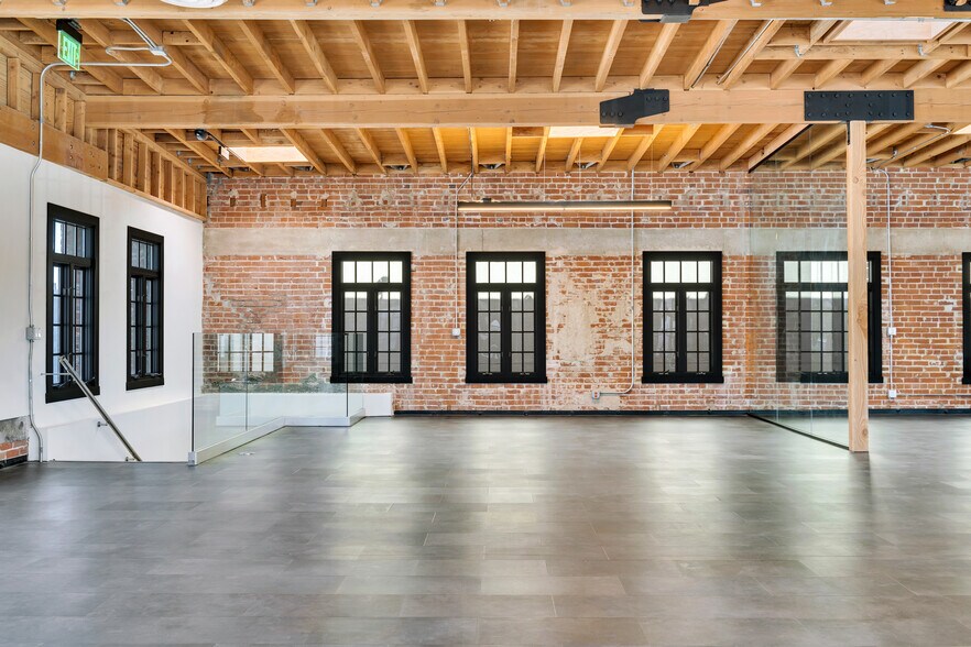 More Photos Of 400-412 Wilshire Blvd, Santa Monica Loft Creative Space For Lease