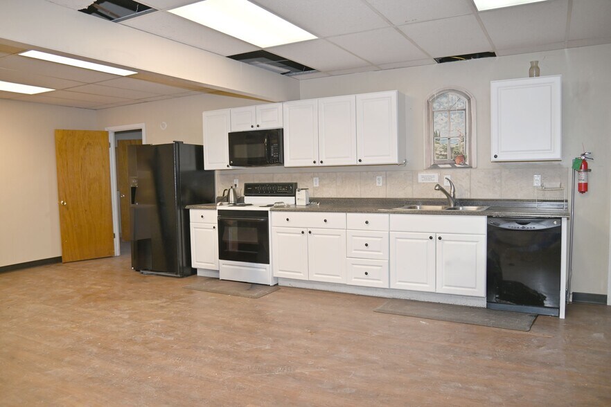 More Photos Of 7375 Samuel Dr, Denver Specialty For Sale