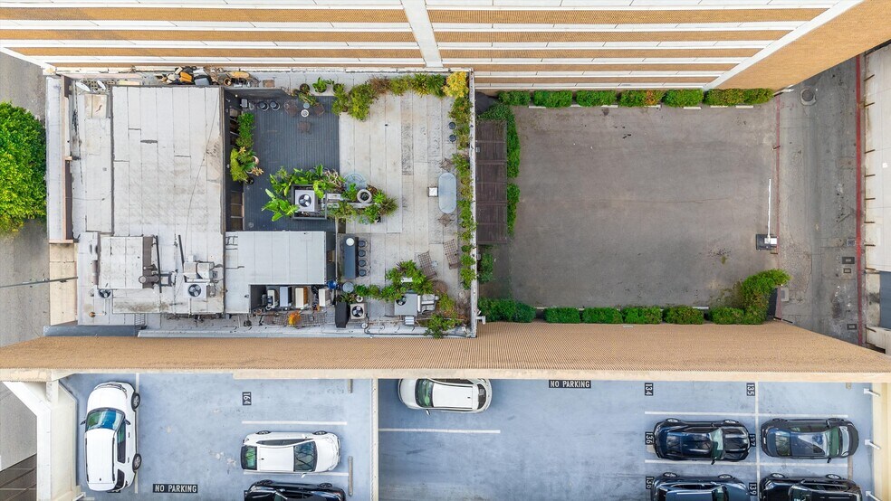 More Photos Of 420 N Camden Dr, Beverly Hills General Retail For Lease