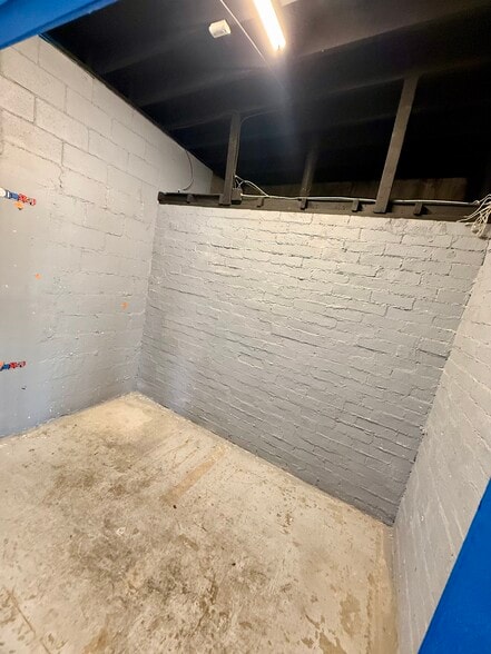 More Photos Of 661 S La Cadena Dr, Colton Auto Repair For Lease