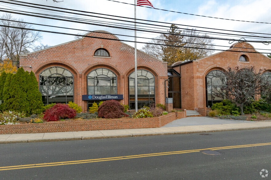Primary Photo Of 215 Elm St, New Canaan Medical For Sale