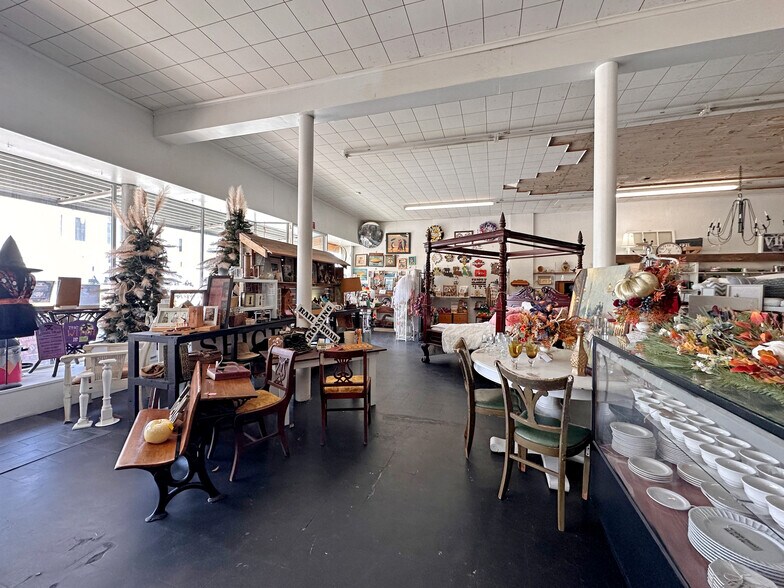 More Photos Of 200 S 3rd St, Leesville Hospitality For Sale