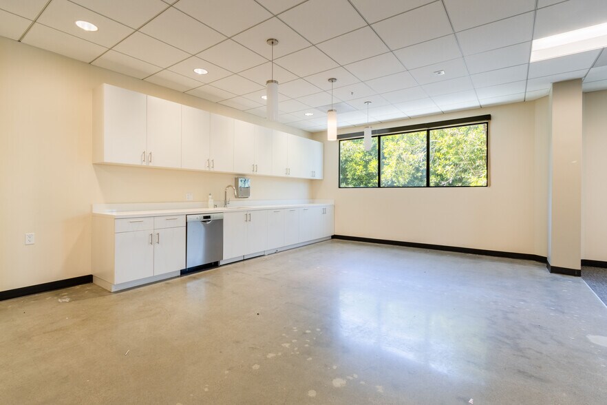 More Photos Of 2800 Leavenworth St, San Francisco Storefront Retail Office For Lease