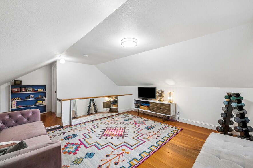 More Photos Of 11020 N Moore Ave, Portland Flex For Sale