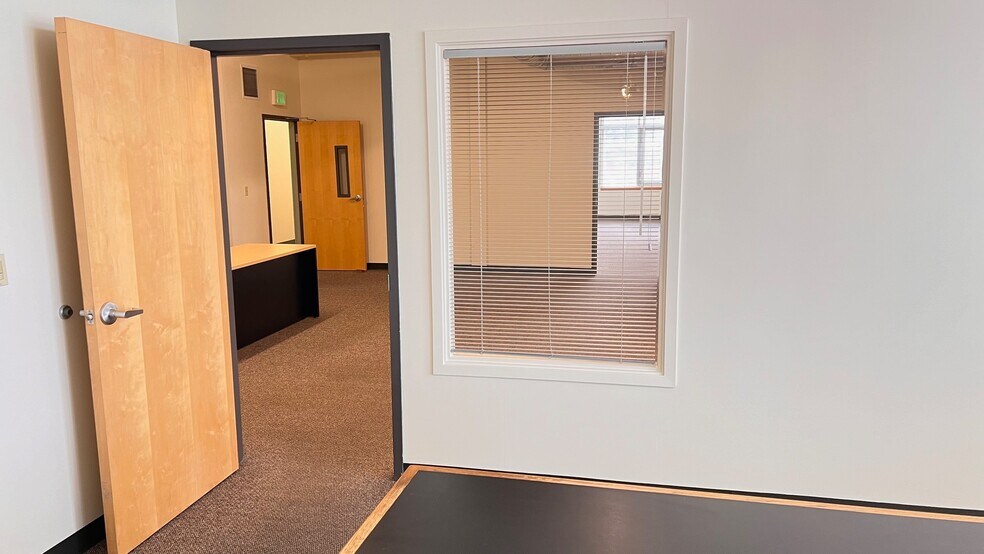 More Photos Of 3450 16th Ave W, Seattle Light Manufacturing For Lease