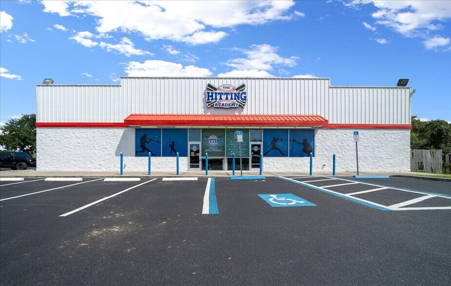 More Photos Of 2401 SE 58th Ave, Ocala General Retail For Sale