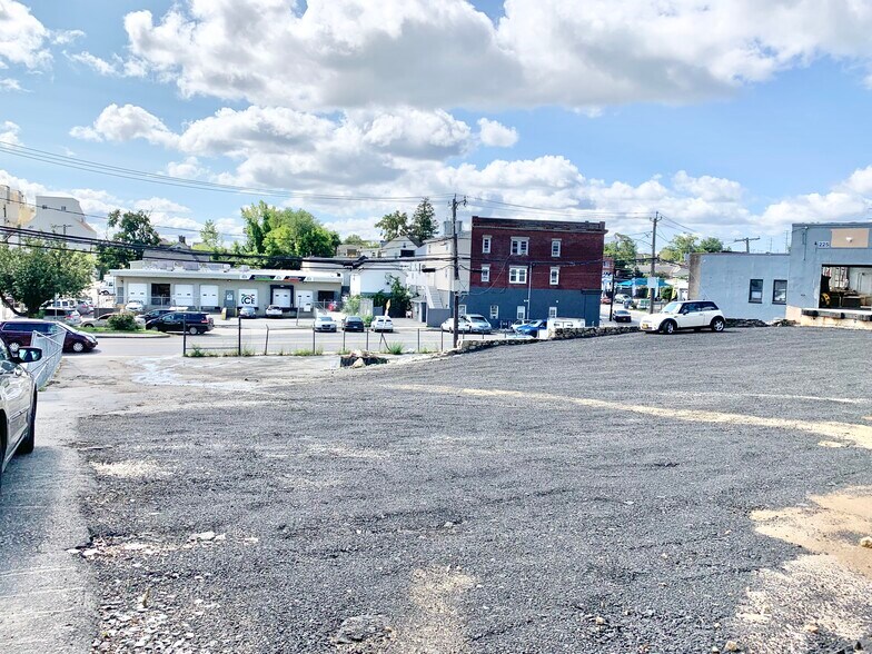 More Photos Of 225 Greenwich Ave, Stamford Manufacturing For Lease