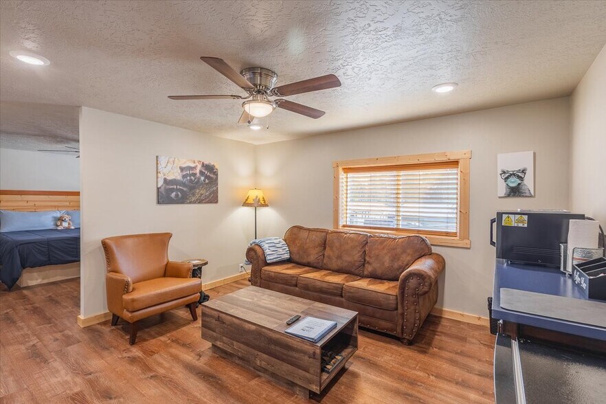 More Photos Of 486 S Middle Fork Rd, Garden Valley Hotel For Sale