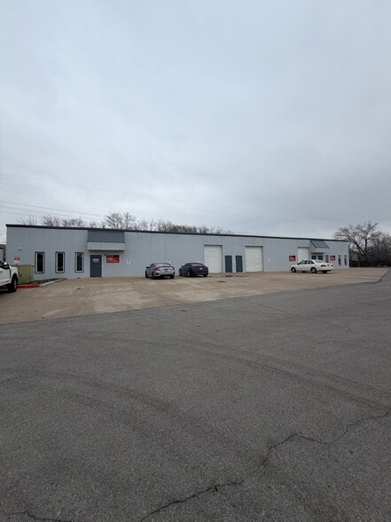 Primary Photo Of 11513 Strang Line Rd, Olathe Unknown For Lease