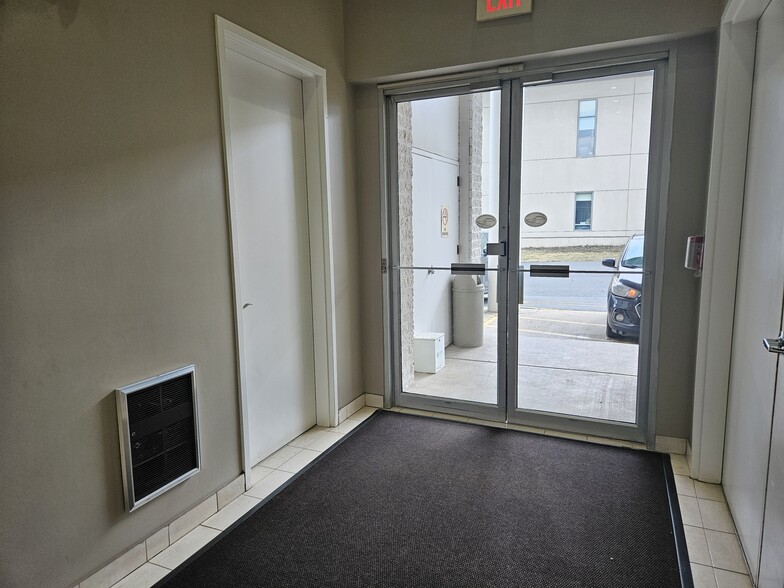 More Photos Of 2841 Hartland Rd, Falls Church Office For Sale