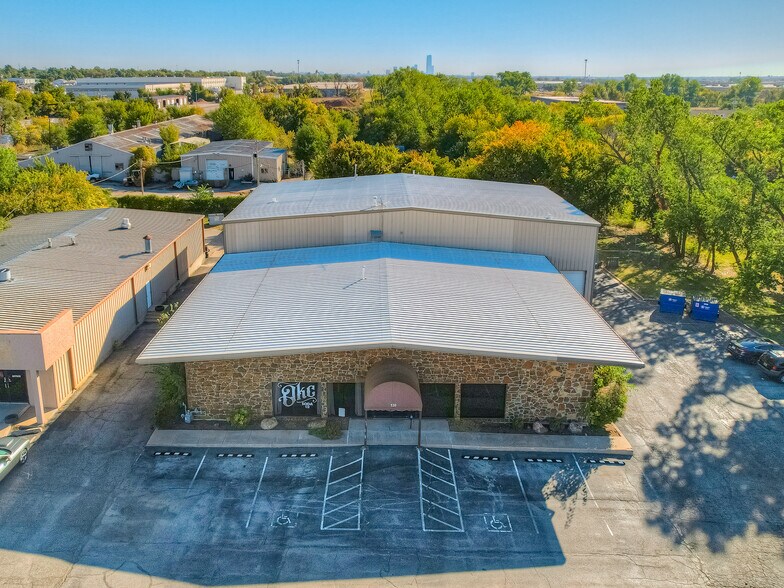 More Photos Of 520 N Meridian Ave, Oklahoma City Showroom For Lease