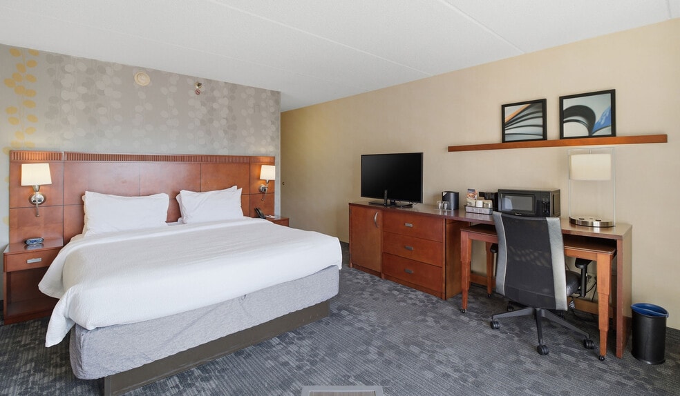 More Photos Of 7676 East State St, Rockford Hotel For Sale