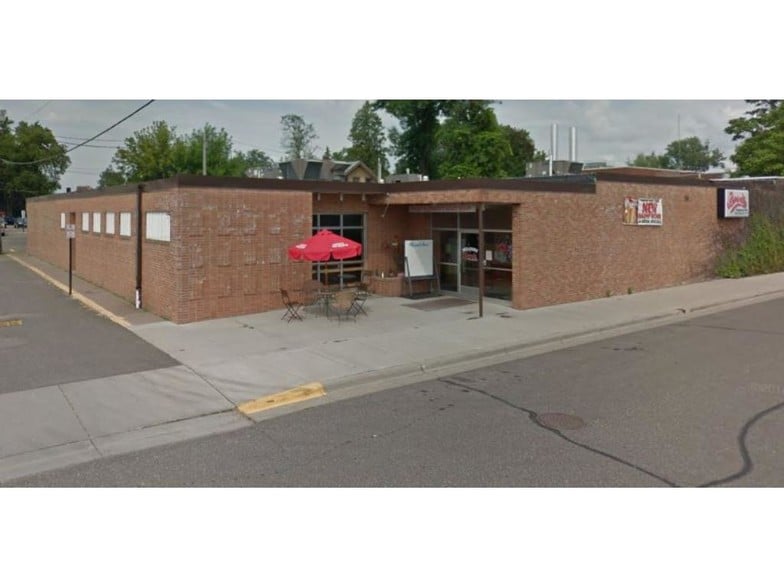 Primary Photo Of 118 Railroad Ave NE, Mora General Retail For Sale