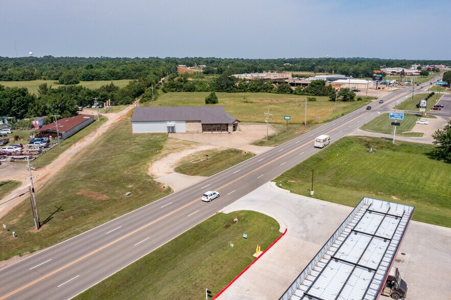 More Photos Of 1910 E Jackson St, Hugo Freestanding For Sale