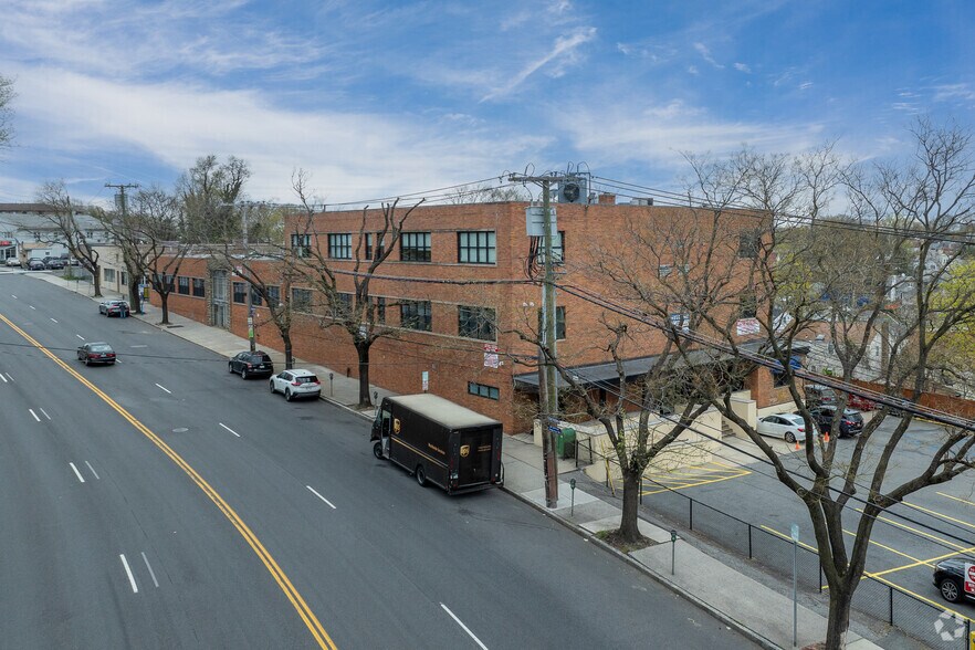 Primary Photo Of 949-955 Yonkers Ave, Yonkers Medical For Lease