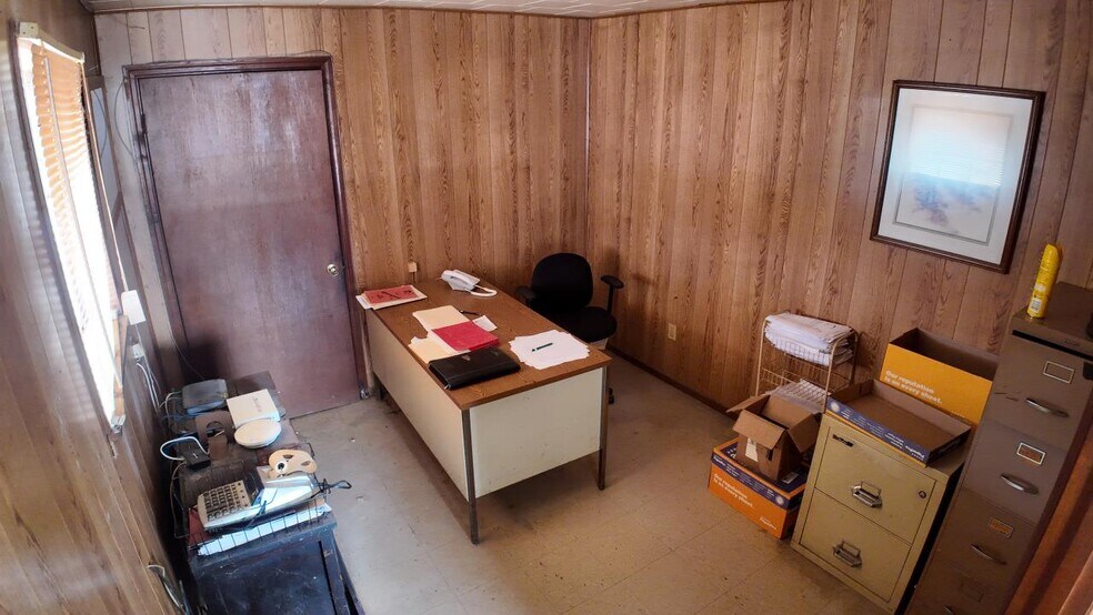 More Photos Of 117 Sartin Dr, Edmonton Freestanding For Sale