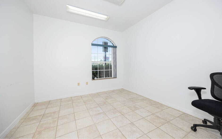 More Photos Of 1720 N Ohio Ave, Live Oak Office For Sale