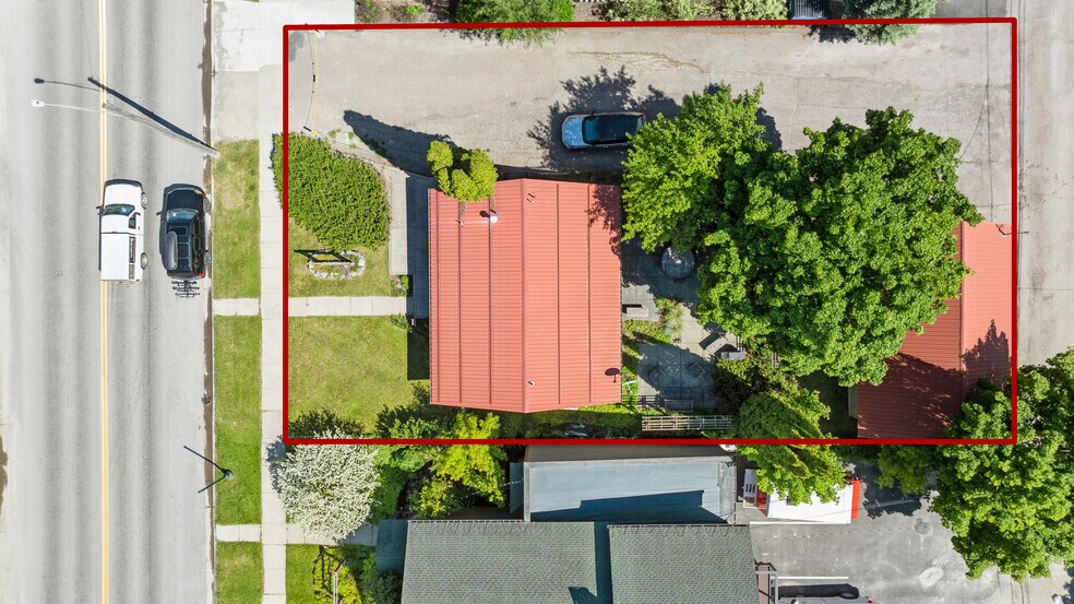 More Photos Of 327 Spokane Ave, Whitefish Flex For Sale