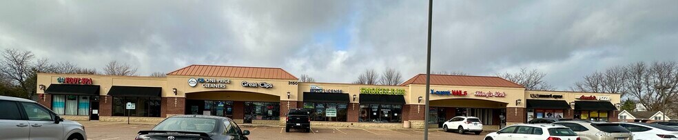 Primary Photo Of 3150 N Aurora Rd, Aurora Unknown For Lease