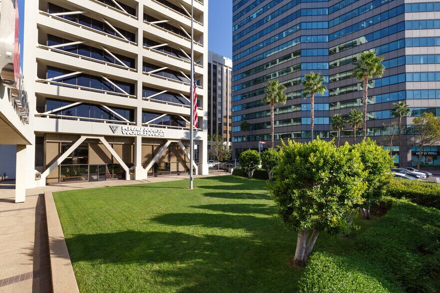 More Photos Of 15233 Ventura Blvd, Sherman Oaks Office For Lease