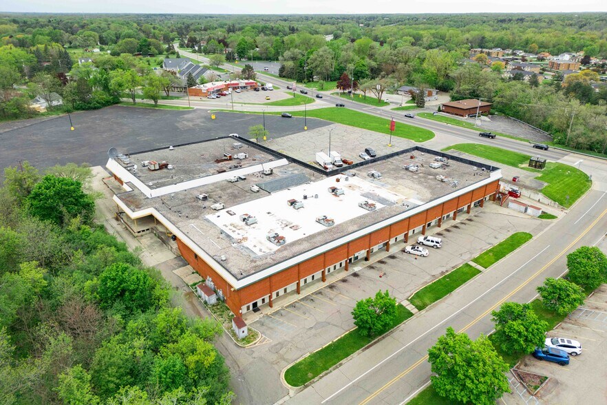 More Photos Of 3467-3575 Beecher Rd, Flint Freestanding For Sale