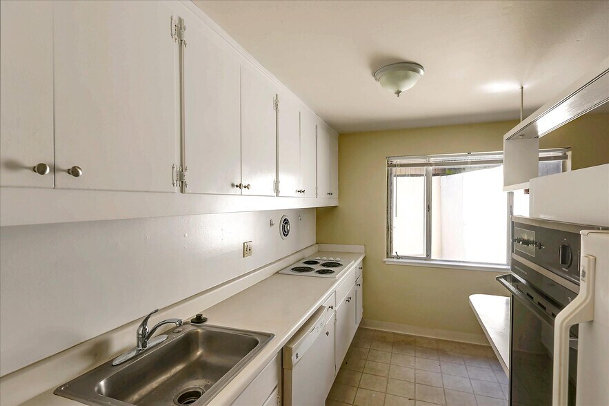 More Photos Of 6 Garden Ct, Belmont Apartments For Sale