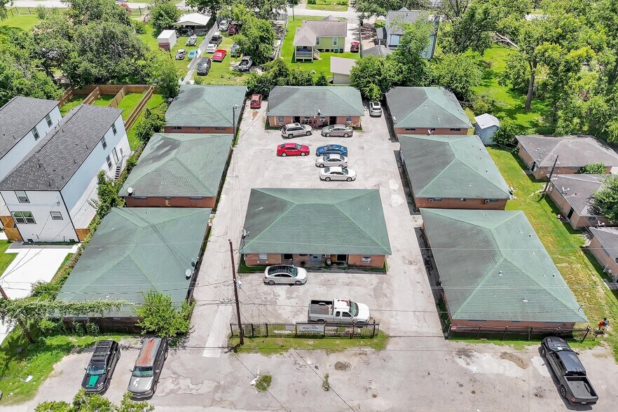 Primary Photo Of 3908 Woolworth St, Houston Apartments For Sale