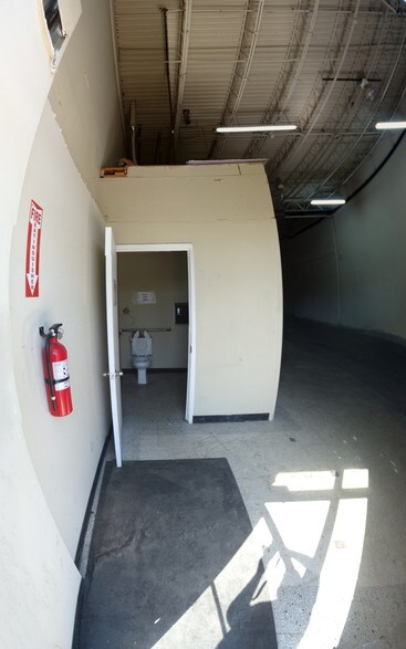 More Photos Of 7608 Fullerton Rd, Springfield Warehouse For Lease