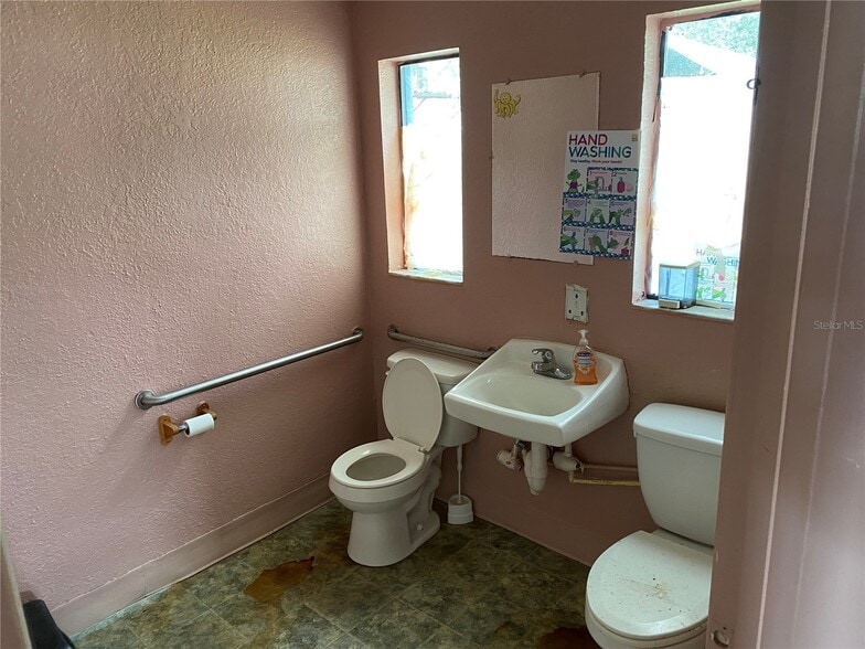 More Photos Of 207 N Scenic Hwy, Frostproof General Retail For Sale