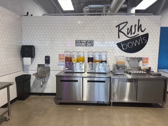 More Photos Of 107-115 E State Highway 152, Mustang Unknown For Lease