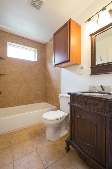 More Photos Of 715 Monnett Ave, Norman Apartments For Sale